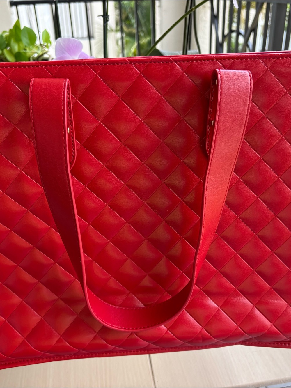 Love Moschino Red Quilted Tote with Black Logo - Picture 3 of 9